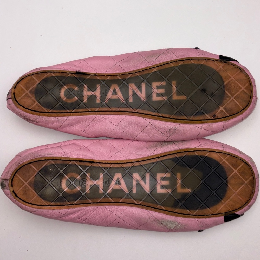 Vintage Authentic Chanel Cambon Ballet Flats~ in Pink/Black Quilted Leather - Picture 15 of 16